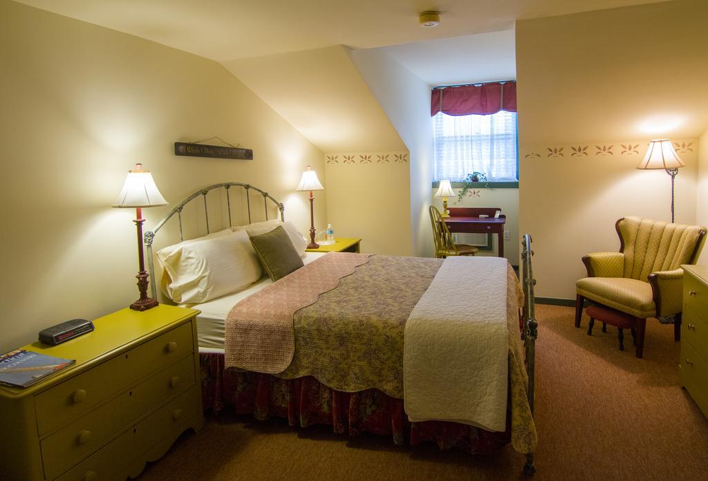 Captain Stannard House Bed And Breakfast Country Inn Westbrook Room photo