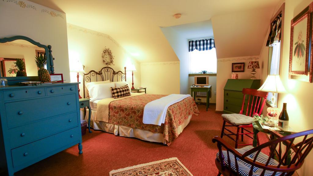 Captain Stannard House Bed And Breakfast Country Inn Westbrook Room photo